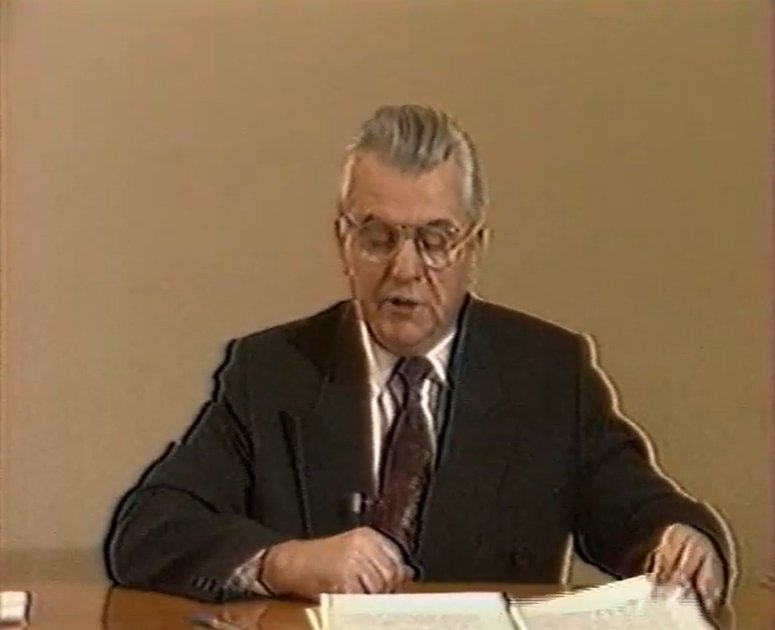 Советчина, скандалы и мемы: эволюция новогодних поздравлений украинских президентов