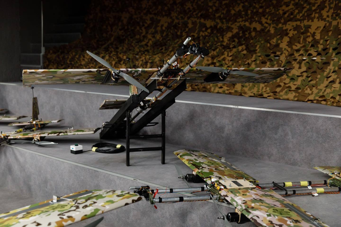 "Військові просили – ми зробили": Порошенко відправив на фронт нові вітчизняні дрони "Блискавка"