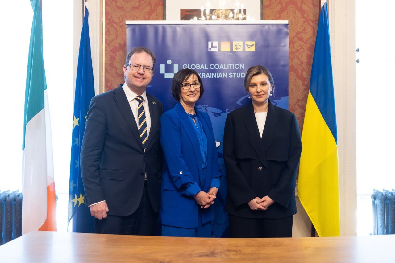 Елена Зеленская показала новую стильную прическу во время рабочей поездки за границу. Фото