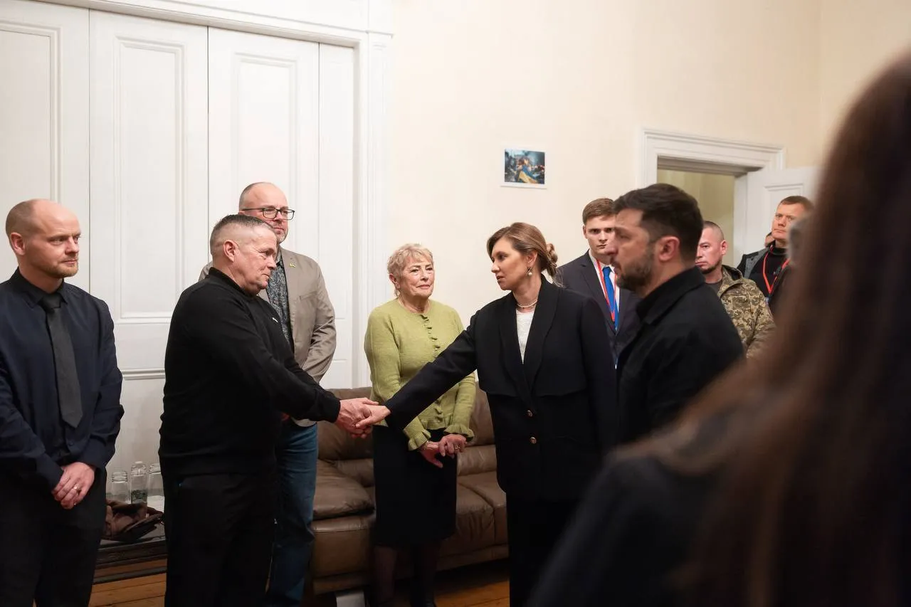 Елена Зеленская показала новую стильную прическу во время рабочей поездки за границу. Фото