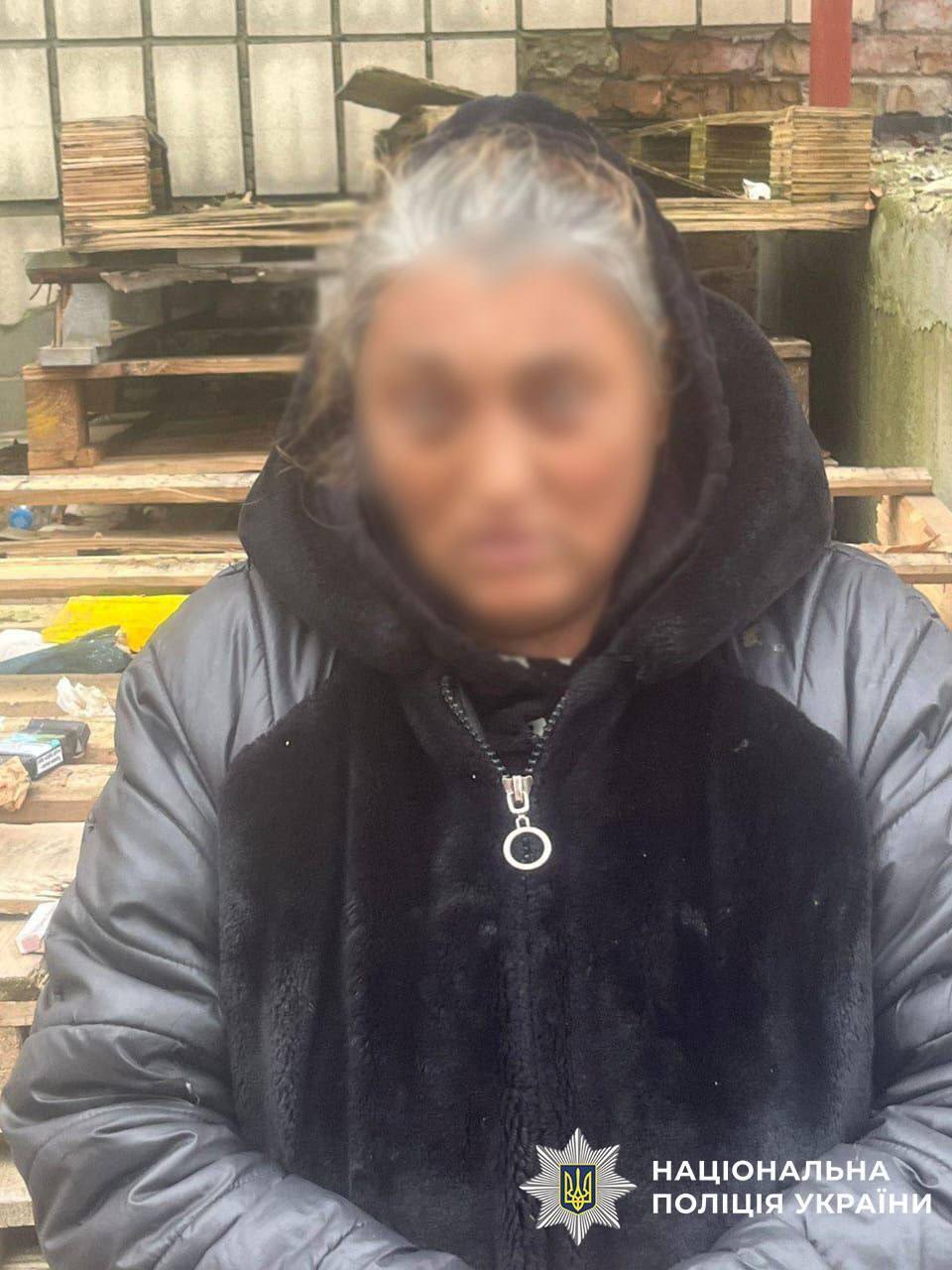 В центре Киева задержали "целительницу"-рецидивистку, которая ограбила прохожих: преступление зафиксировала камера. Видео