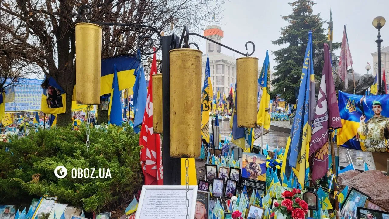 Символізує незламний дух українського народу: у Києві на Майдані з’явилась інсталяція "Квітка пам'яті". Фото та відео