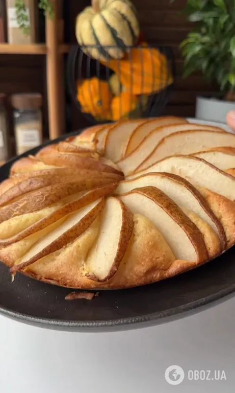 Лінивий пиріг до чаю на сковорідці: можна приготувати з грушами або яблуками