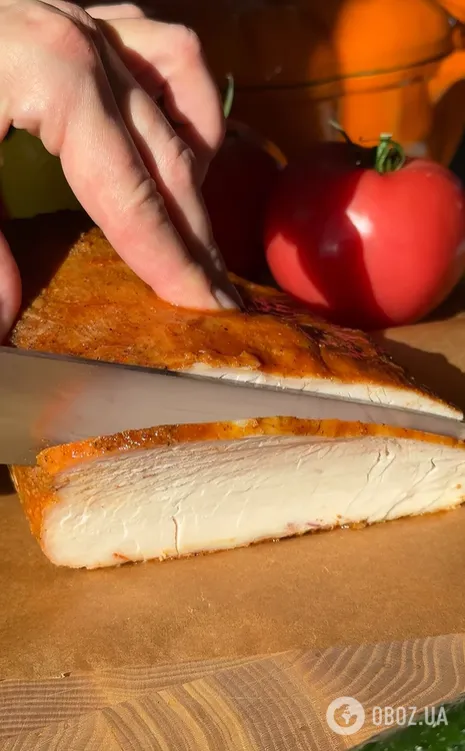 Як приготувати соковиту курячу шинку в духовці: м'ясо точно не буде сухим