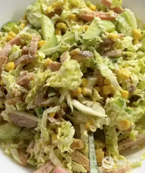 Новогодний салат из пекинской капусты, который понравится всем: готовится блюдо 5 минут