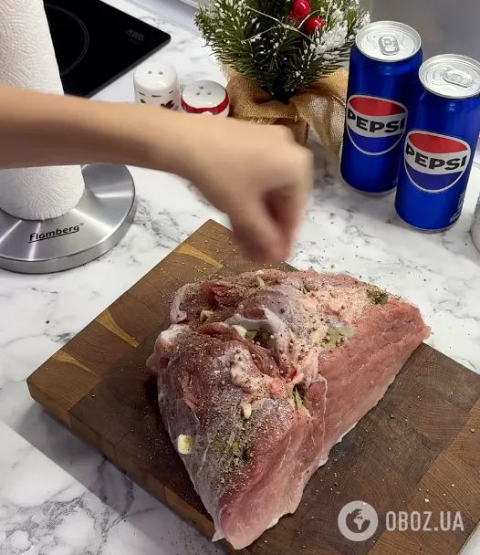 Сочная домашняя ветчина в глазури из Pepsi: рецепт закуски для новогоднего стола