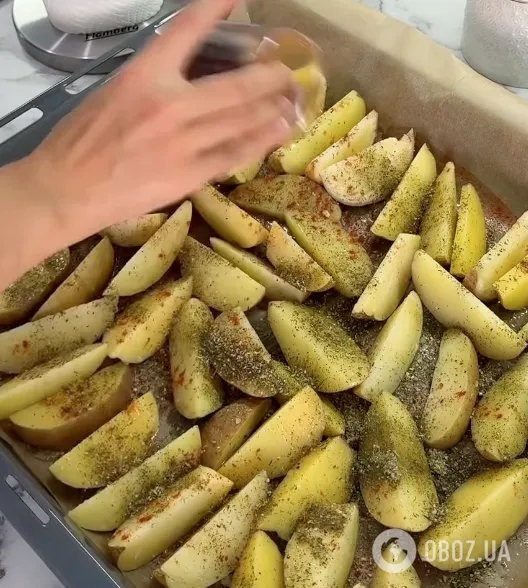 Запечена картопля по-селянськи з хрусткою скоринкою: розповідаємо, як правильно готувати