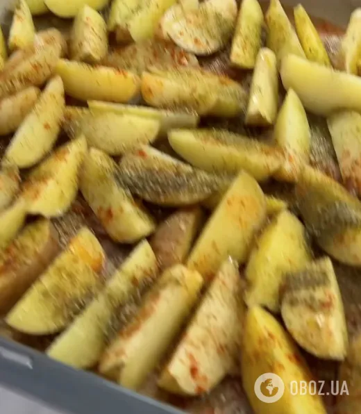 Запечена картопля по-селянськи з хрусткою скоринкою: розповідаємо, як правильно готувати