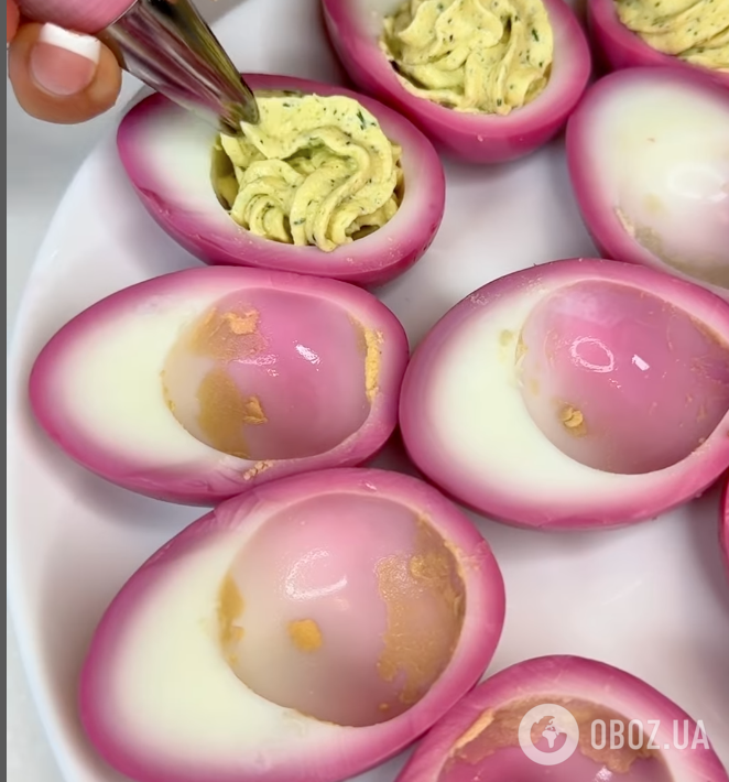 Фаршировані яйця зі смачною начинкою для новорічного столу: ділимося рецептом закуски