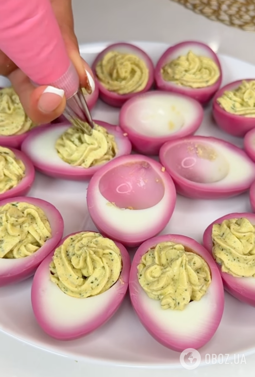 Фаршировані яйця зі смачною начинкою для новорічного столу: ділимося рецептом закуски