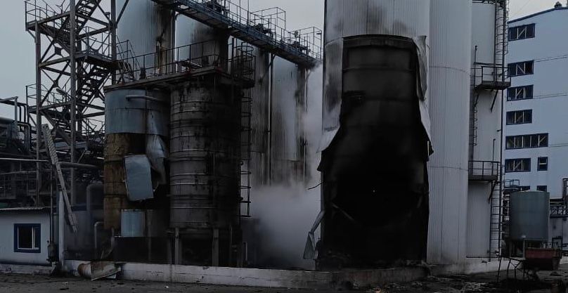 Окупанти вдруге за день вдарили по Чорноморському порту: спалахнули резервуари з олією. Фото