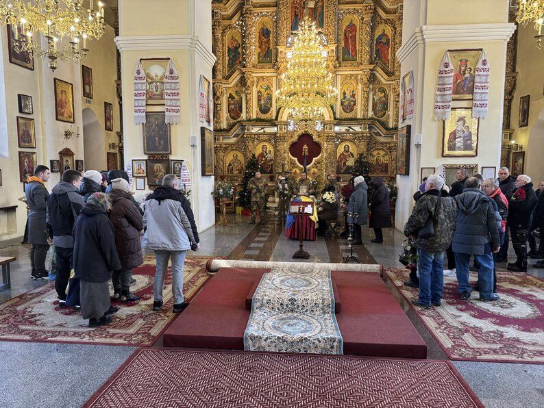 Віддав життя за Україну: у Полтаві попрощалися із захисником, який загинув на Луганщині. Фото