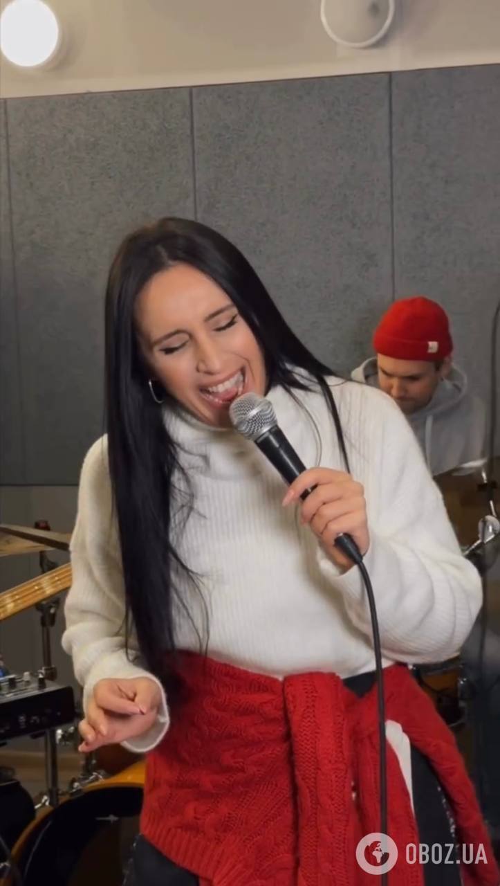 Джамала перепела новогодний хит Верки Сердючки на украинском языке и покорила сеть. Видео