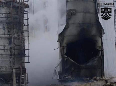 Окупанти вдарили по Одещині: є влучання і постраждалий, пошкоджено цивільне судно