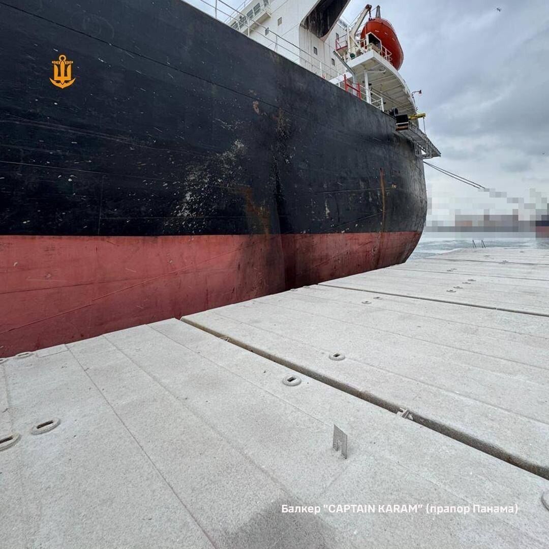 Окупанти вдруге за день вдарили по Чорноморському порту: спалахнули резервуари з олією. Фото