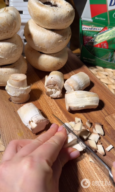 Беспроигрышная закуска: чем вкусно нафаршировать грибы для праздничного стола