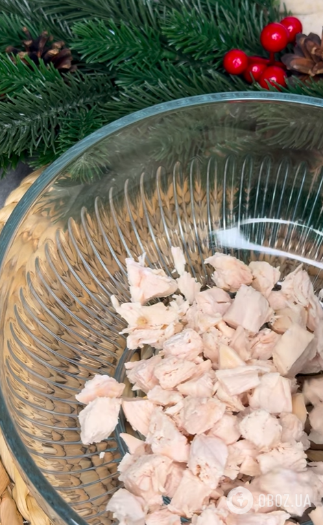 Смачний майонезний салат на Новий рік: поєднайте курку, гриби та сир