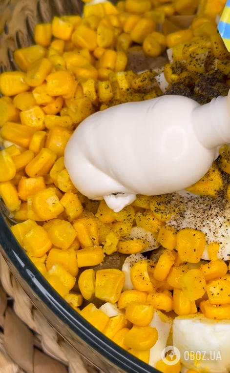 Смачний майонезний салат на Новий рік: поєднайте курку, гриби та сир