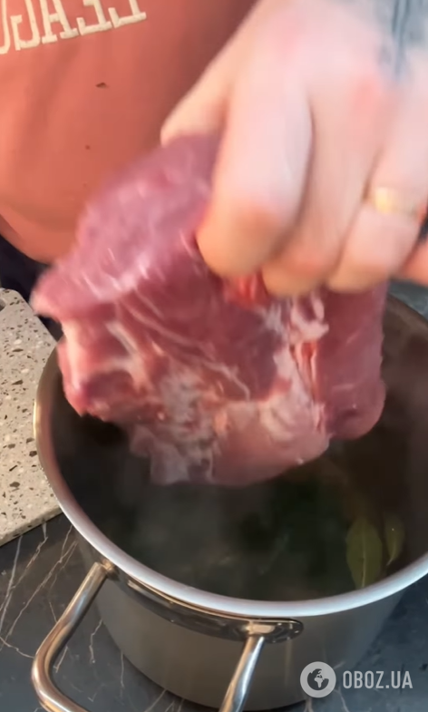 Як запекти соковиту свинину на свята: приготуйте два маринади