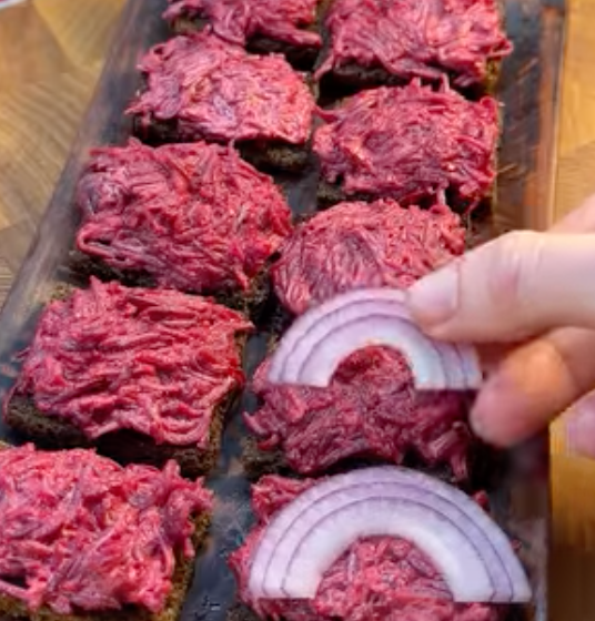 Бутерброди "Шуба" для новорічного столу: найпростіший рецепт