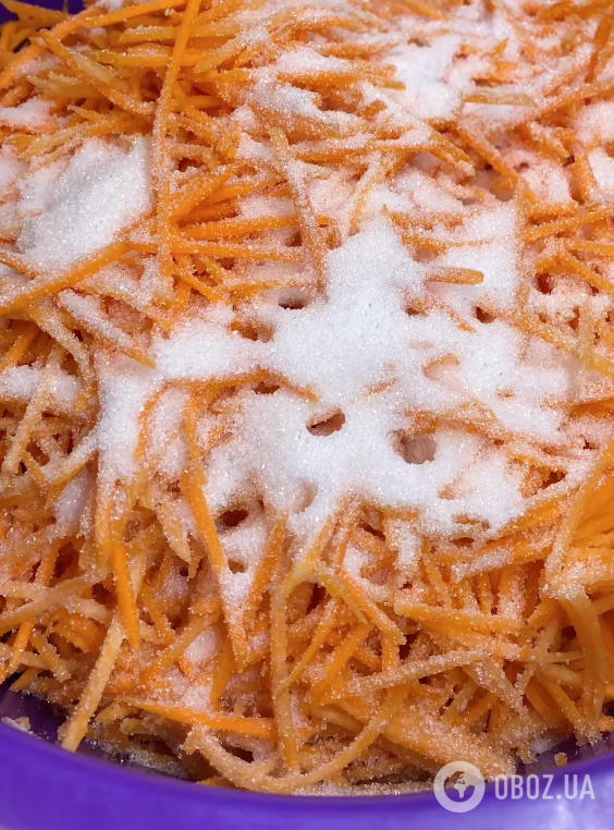 Морква по-корейськи нашвидкуруч: готується закуска з гарячою олією