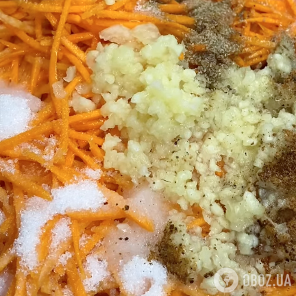 Морква по-корейськи нашвидкуруч: готується закуска з гарячою олією