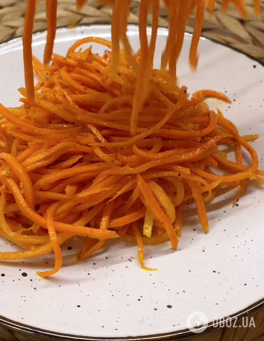 Морква по-корейськи нашвидкуруч: готується закуска з гарячою олією