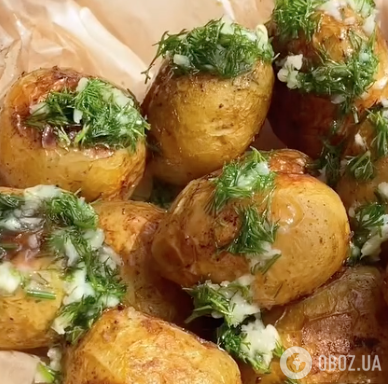 Как из костра: вкусный запеченный картофель в мундире с чесноком и зеленью