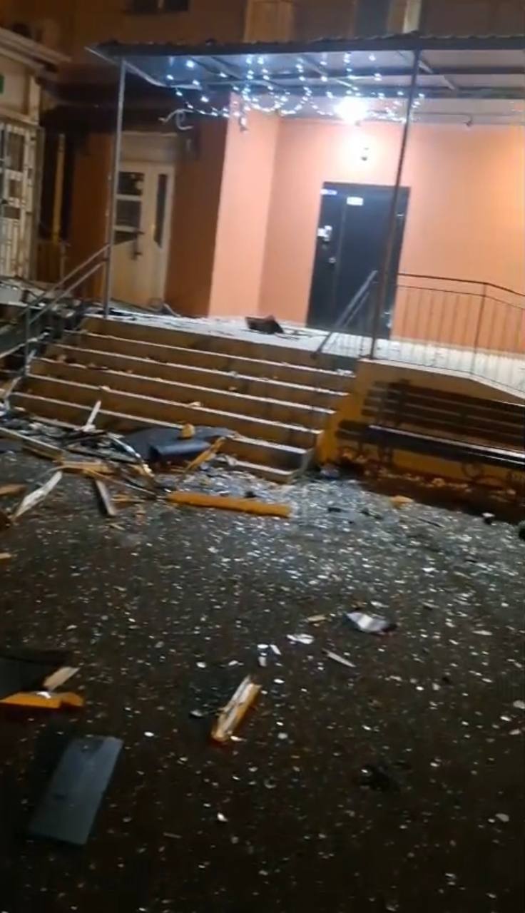 Росія вдарила по Одещині: загорілись склади, є влучання в будинки та постраждалі. Фото