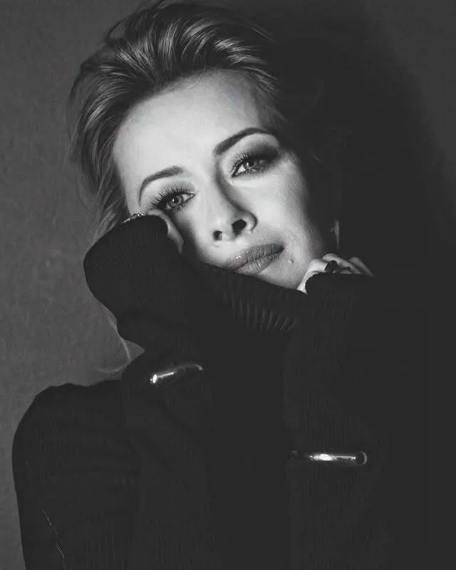 "Розревілася". Чоловік-військовий Олени Кравець зробив їй несподіваний сюрприз на День закоханих просто під час концерту. Відео