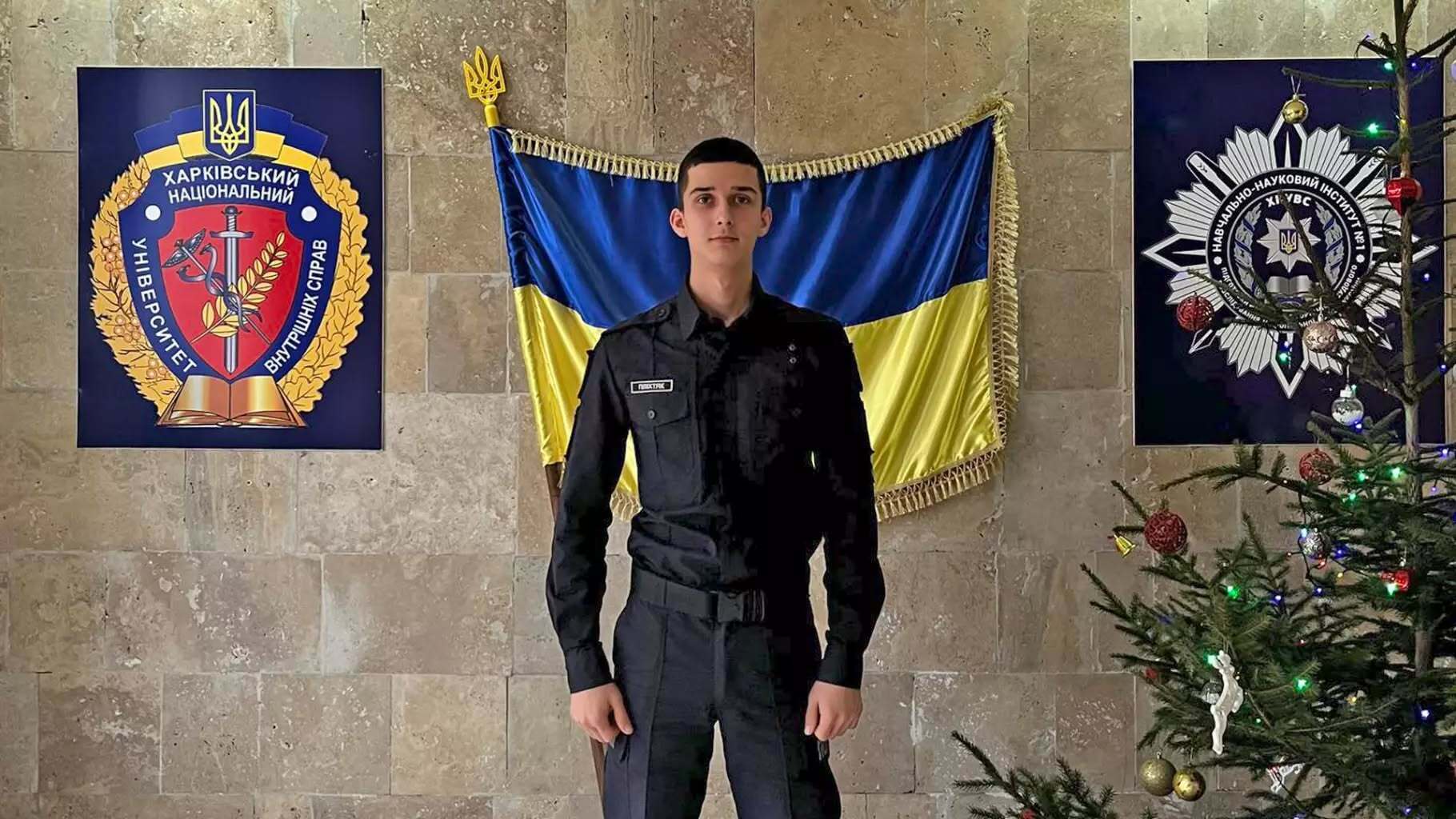 Провалилися під кригу: курсант врятував чотирьох дітей на озері в Коломиї. Фото