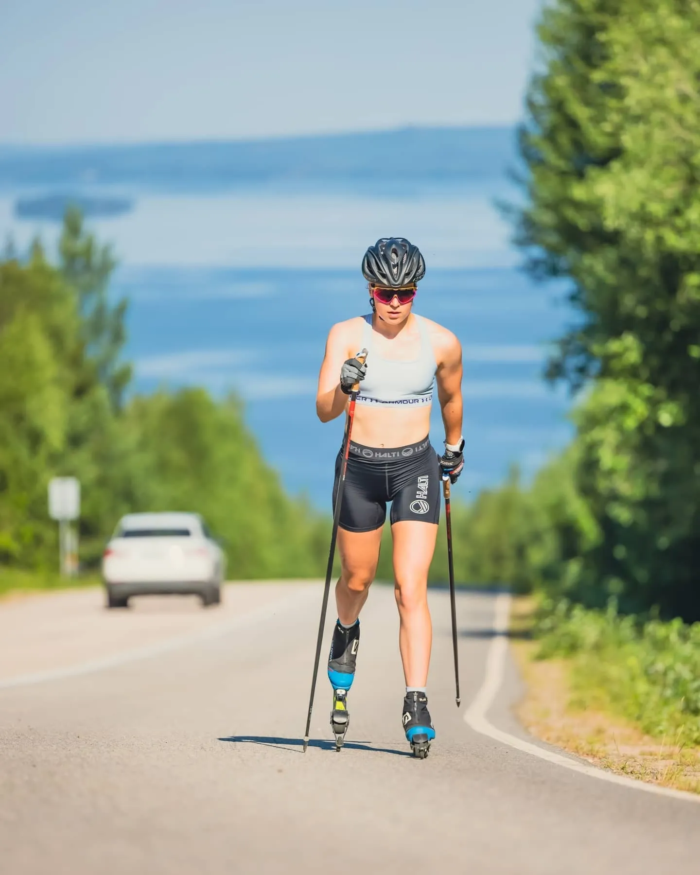 Известная шведская лыжница-лесбиянка вышла на гонку в прозрачном комбинезоне. Видео