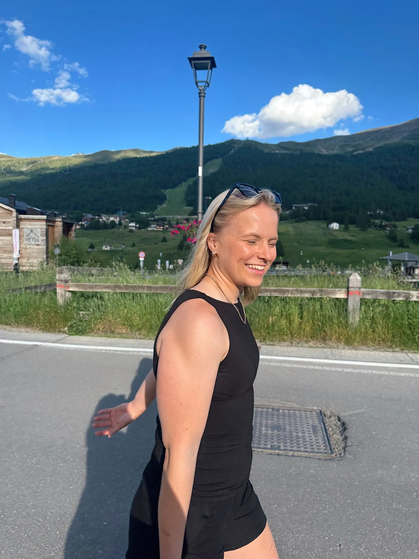 Известная шведская лыжница-лесбиянка вышла на гонку в прозрачном комбинезоне. Видео