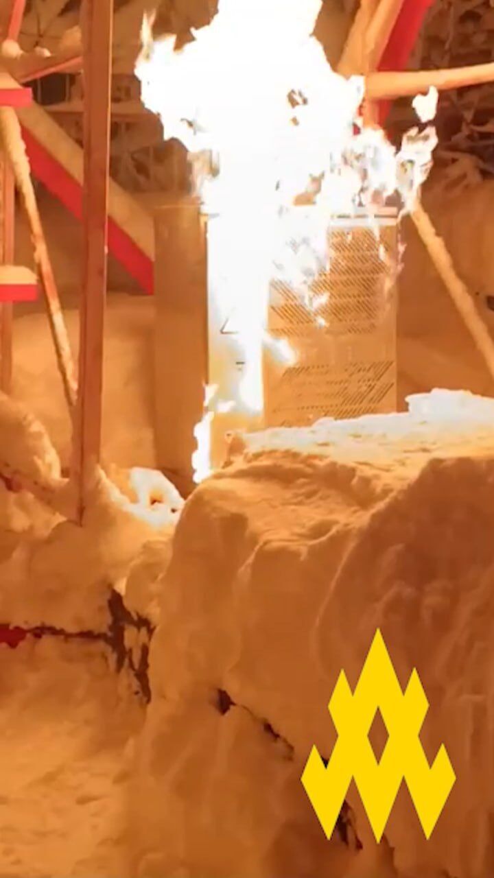 Агенти "Атеш" спалили вежу зв'язку біля авіабази Толмачово в Новосибірську: деталі операції. Відео