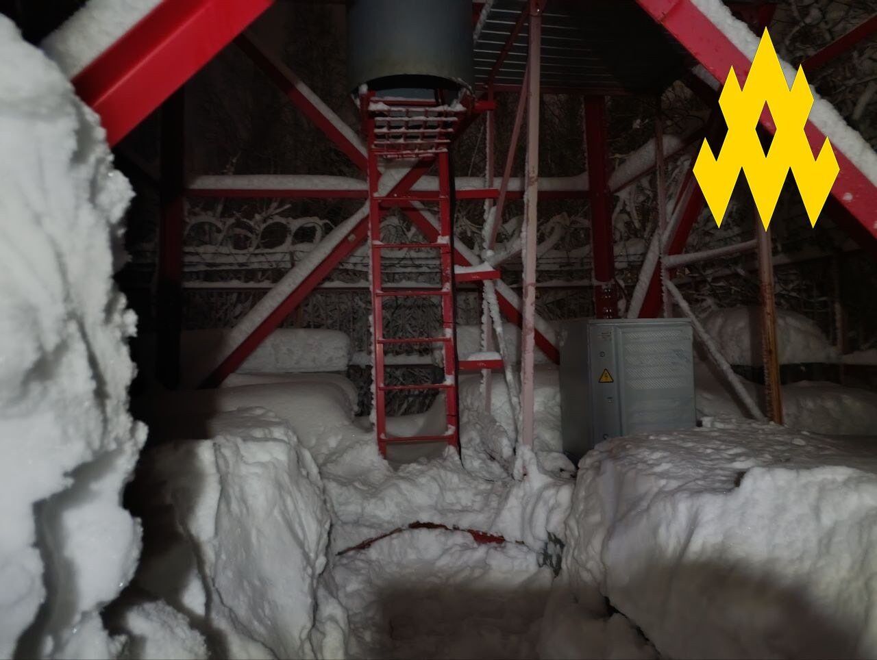 Агенти "Атеш" спалили вежу зв'язку біля авіабази Толмачово в Новосибірську: деталі операції. Відео