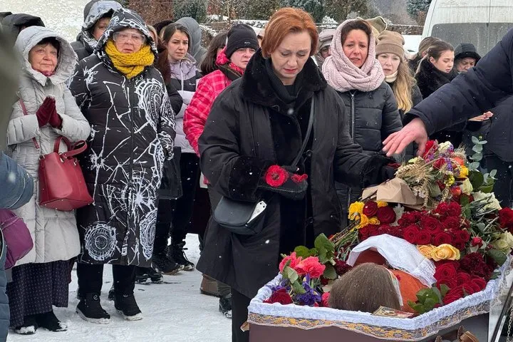 В Киеве провели в последний путь актера и телеведущего Анатолия Суханова: как прошли похороны