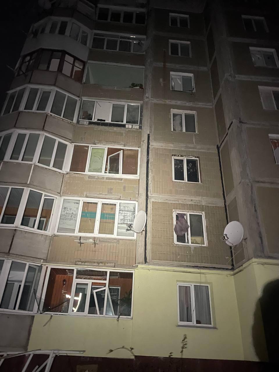 Є постраждалі, пошкоджено будинки: наслідки чергової російської атаки на Київщину. Фото