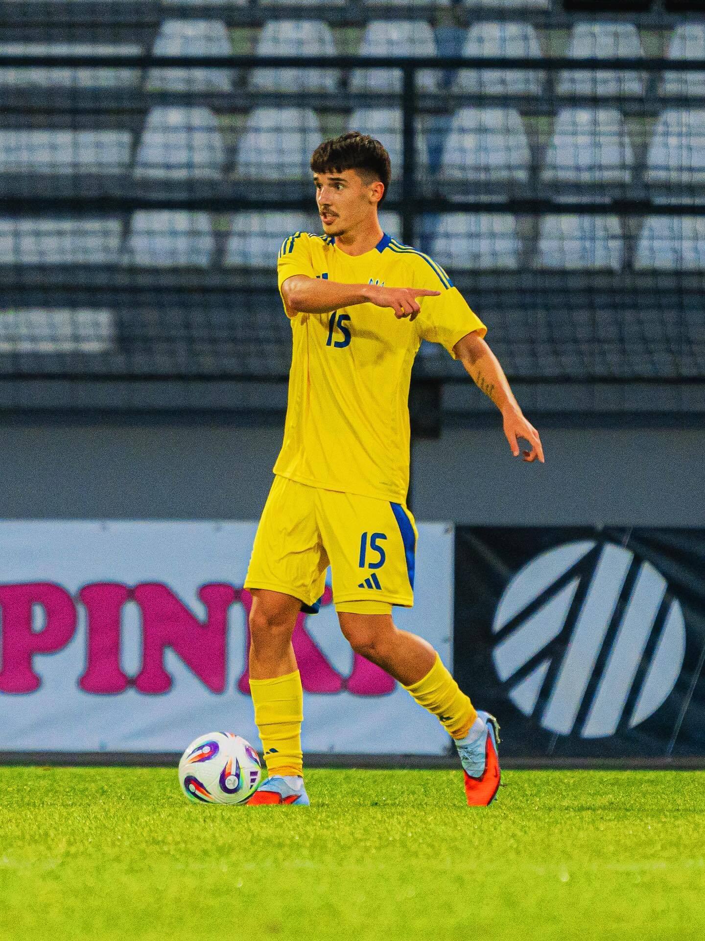 Український футболіст "Шахтаря" залишив Україну і полетів до Канади виступати за новий клуб