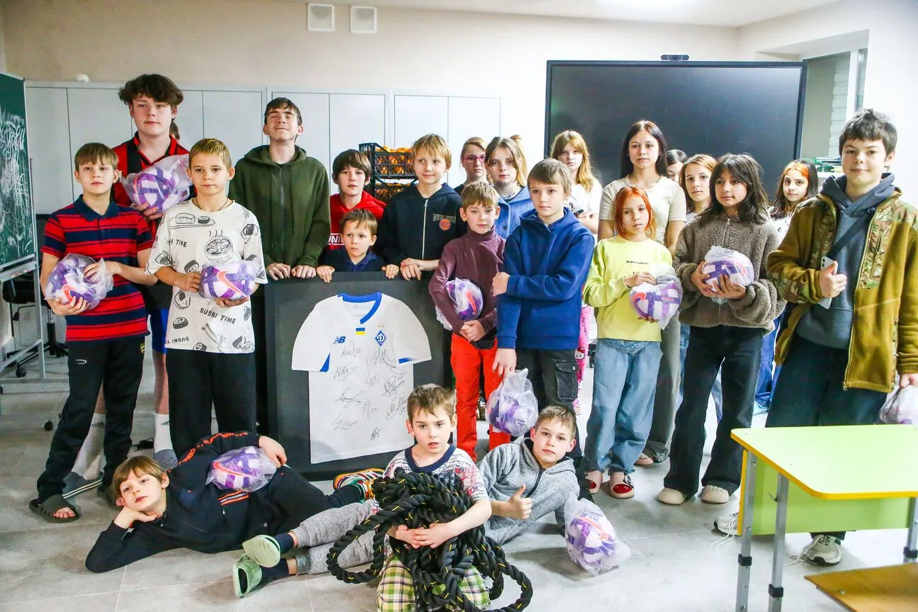 "Динамо" (Киев) и Фонд братьев Суркис организовали новогодний праздник для юных болельщиков