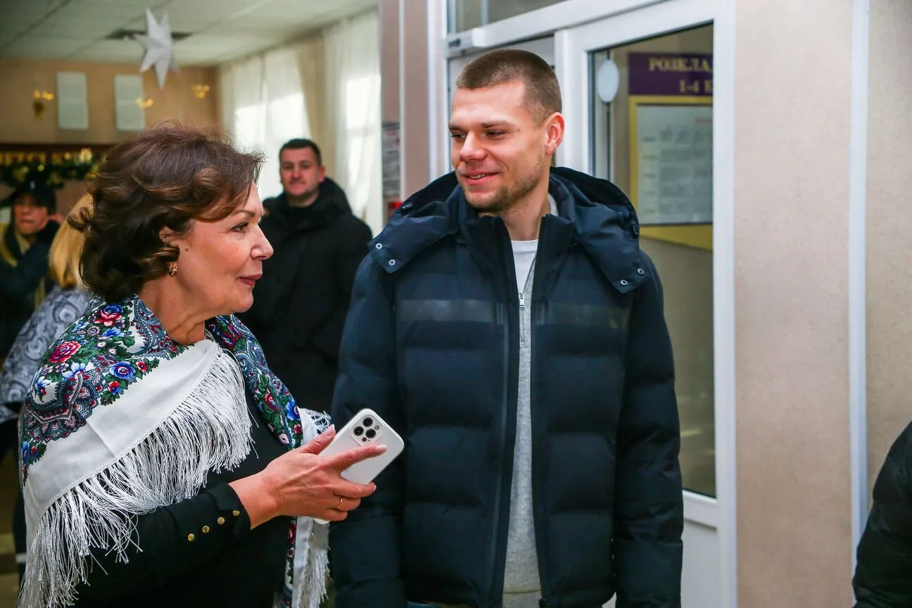 "Динамо" (Киев) и Фонд братьев Суркис организовали новогодний праздник для юных болельщиков