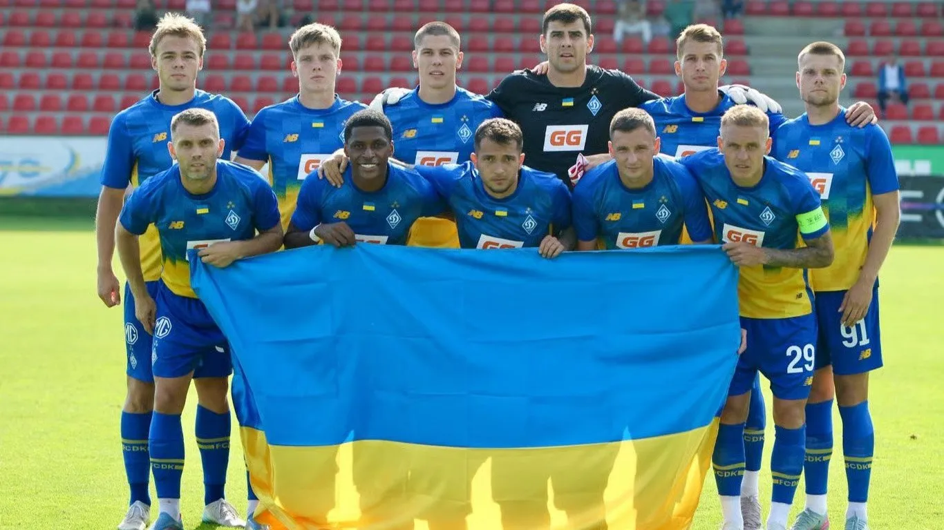 Выложил видео из самолета. Футболист "Динамо" покинул Украину и больше не сыграет за киевский клуб в этом году