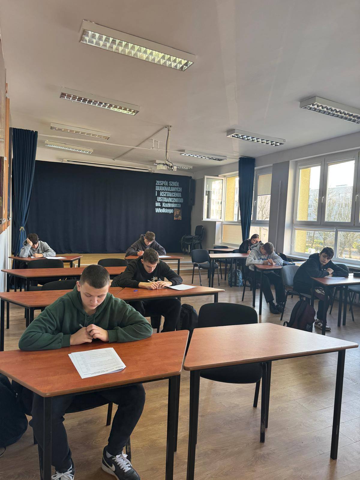 Перелом ключицы и сотрясение мозга: в Польше школьников-украинцев травил учитель и избили одноклассники, а полиция игнорировала заявление. Видео