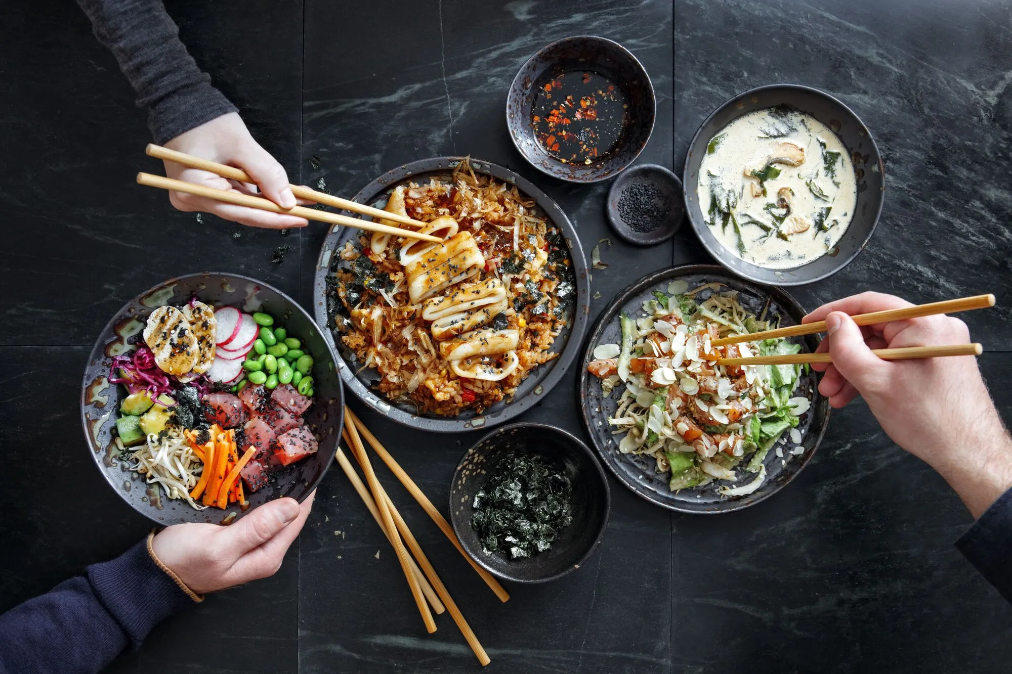 Что нельзя ставить на новогодний стол 2026: блюда, которые разозлят лошадь