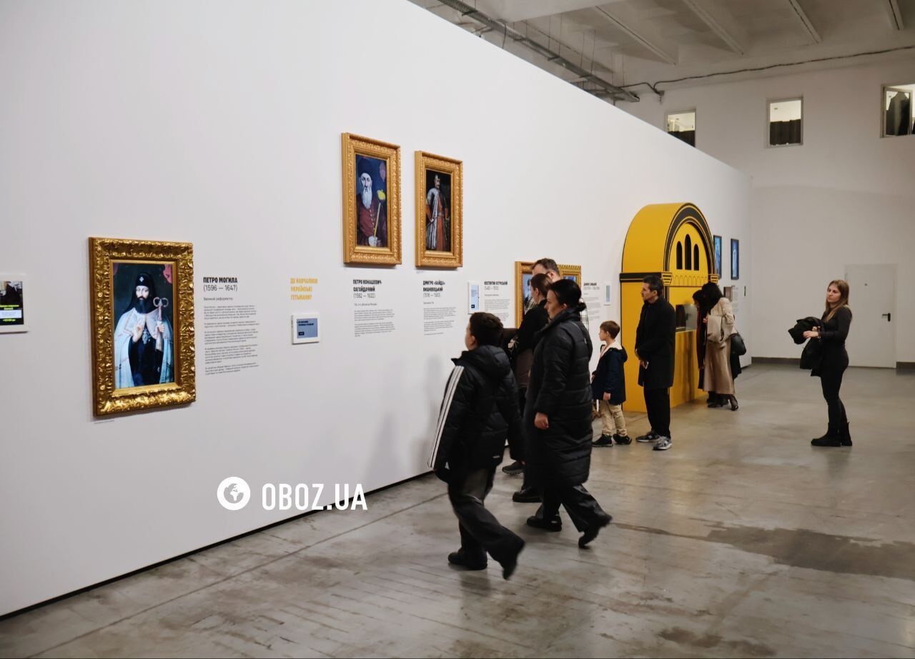 Кримське золото та нові фотозони: у Києві виставку Ukraine WOW подовжили на зимовий сезон через шалений попит. Фоторепортаж