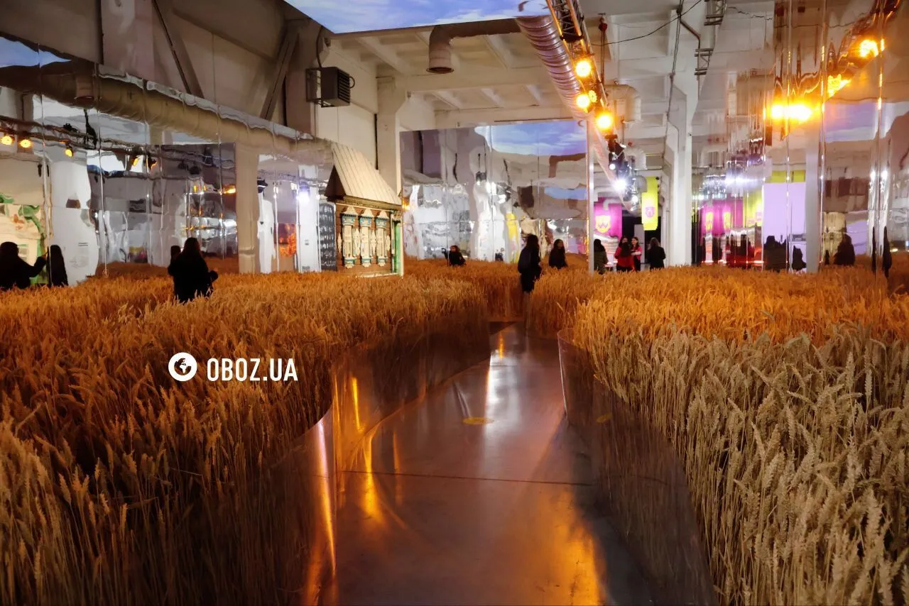 Кримське золото та нові фотозони: у Києві виставку Ukraine WOW подовжили на зимовий сезон через шалений попит. Фоторепортаж