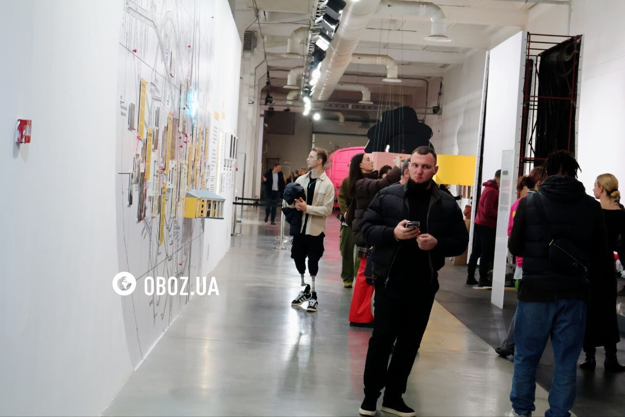 Кримське золото та нові фотозони: у Києві виставку Ukraine WOW подовжили на зимовий сезон через шалений попит. Фоторепортаж