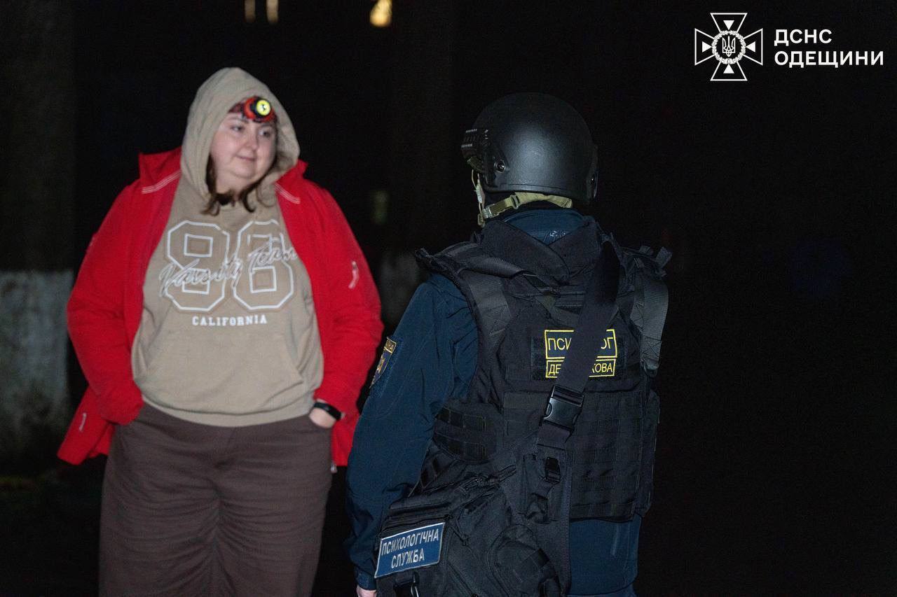 Окупанти вночі атакували Одесу дронами: сталась пожежа, постраждали шестеро людей. Фото і відео