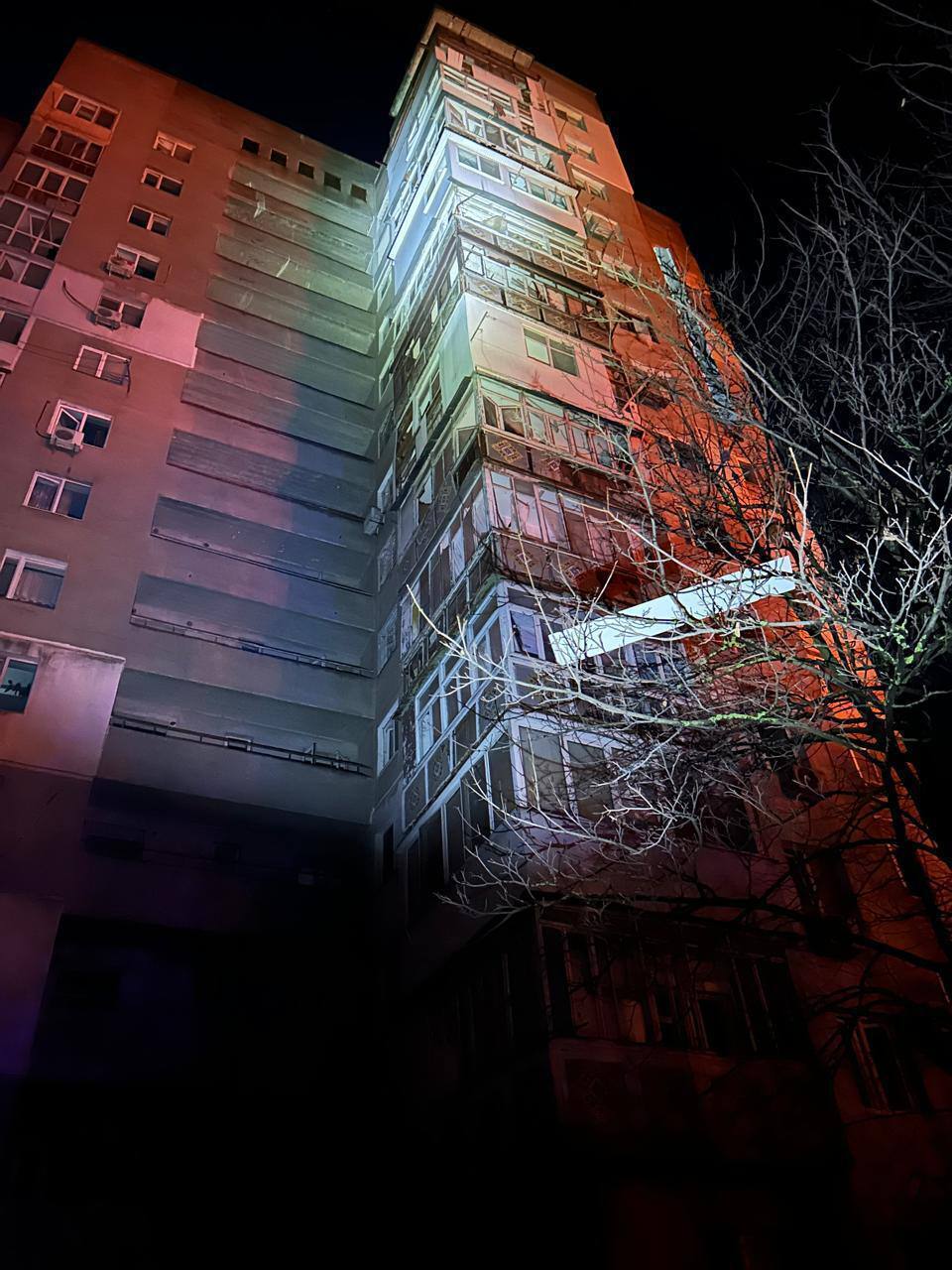 Окупанти вночі атакували Одесу дронами: сталась пожежа, постраждали семеро людей. Фото і відео