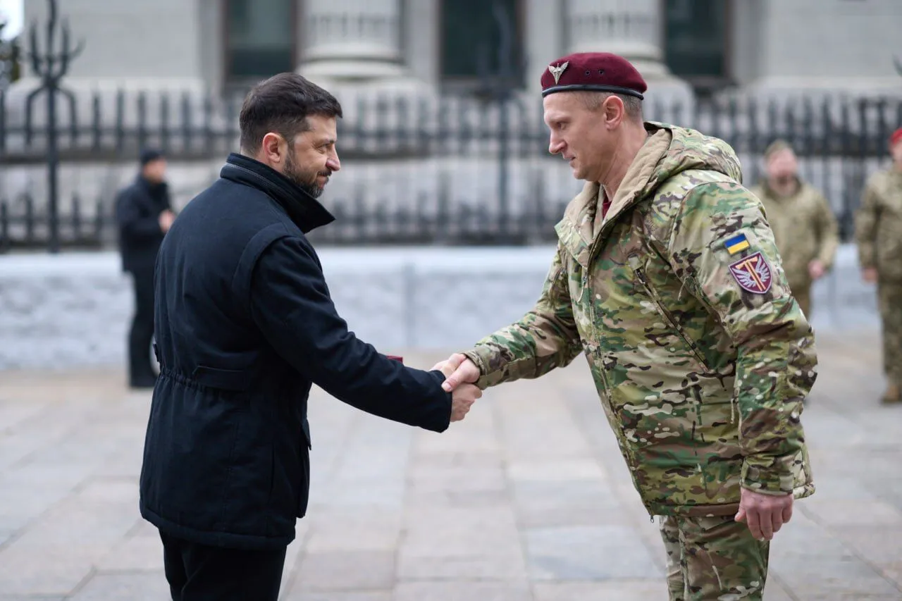 "Довели свою фаховість і героїзм": Зеленський у День ракетних військ і артилерії вручив нагороди українським воїнам. Відео