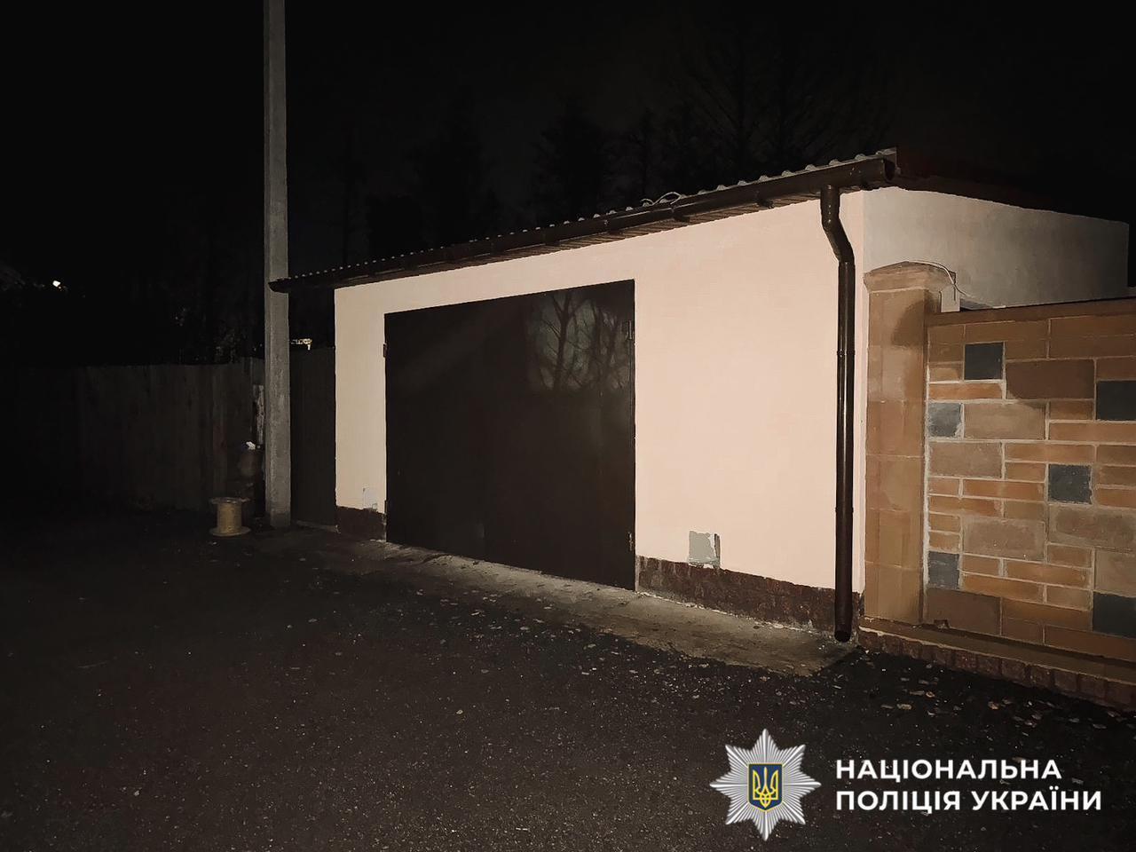 На Київщині п’яний молодик викрав Tesla свого роботодавця, а потім розбив його. Подробиці та фото